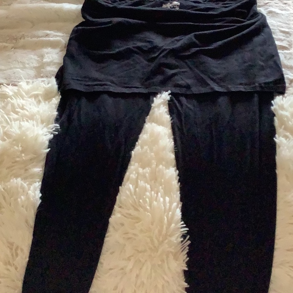KAVU Black leggings with skirt